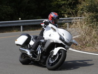 【ホンダ CTX1300 試乗】クルーザーの新境地を開拓、V4エンジンの“スポーツクルーザー”…和歌山利宏 画像