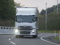 【UDトラックス クオン 改良新型】燃費のために下り坂ではニュートラル？…ESCOTロールを試す 画像