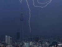 【話題】決定的瞬間！スカイツリーに落雷！ 画像