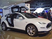 テスラ モデルX 、2015年春に生産開始へ 画像
