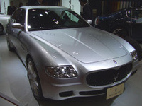 【東京モーターショー05】マセラティ クアトロポルテGT---どちらが好み? 画像