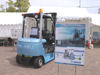 【エコ&セーフティ神戸14】トヨタ自動織機、燃料電池フォークリフトの試作車を展示 画像