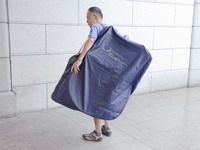 自転車をコンパクト化し、移動する「輪行」。定着には先人の努力があった 画像