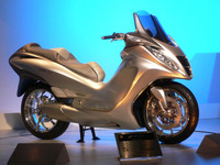 【東京モーターショー05】ホンダ E4-01…羊の皮をかぶって 画像