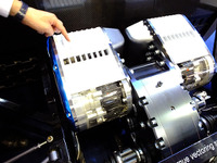 【人とくるまのテクノロジー展14】三菱電機の3モータ式4駆EV…前が水冷、後ろが空冷のワケ 画像