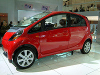 【東京モーターショー05】「走行性・走破性を両立したクルマを」と三菱の益子社長 画像