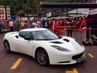 ロータス エヴォーラS 、F1のマルドナド選手に引き渡し 画像