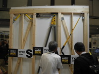 【住まいづくりフェア14】サスペンションのHKS、制震装置で住宅市場に殴り込み 画像