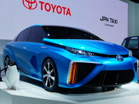 【新聞ウォッチ】トヨタ、燃料電池車「年内にも発売」前倒し報道のウラ事情 画像