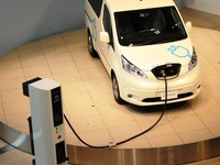 【日産 e-NV200 発表】日産EVの“表情”示すインパネ 画像