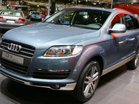 【東京モーターショー05】アウディ Q7 ハイブリッド 降板 画像