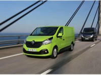 ルノー トラフィック 新型…移動オフィス機能を充実した小型商用バン 画像