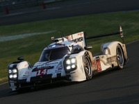 【ルマン24時間 2014】12時間半経過、ポルシェ14号車が再度のスローダウン 画像
