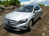 【メルセデスベンツ GLA250 4MATIC 試乗】本格オフロードもこともなげに走破…島崎七生人 画像