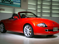 【東京モーターショー05】ダイハツ HVS はスピンドルシェイプ 画像