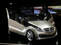 【東京モーターショー05】メルセデス F600 燃料電池車の走る愉しみ 画像