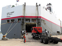 三菱ふそう、アジア・アフリカ戦略車をインドネシア向けに出荷開始 画像