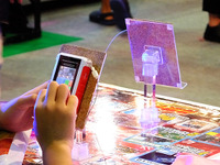 【次世代ワールドホビーフェア14】アニメ連動携帯ゲーム機、操作・機能はスマホ並み？　テンカナイト 画像