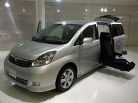 【東京モーターショー05】トヨタの“パノラマ”サイドリフトアップ 画像