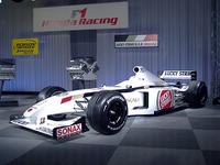 【読者の指摘】BARは発表会に最新型マシンを持ってこなかった? 画像