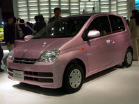 【東京モーターショー05】ダイハツ、軽自動車にも充実の介護式福祉車両を提供 画像