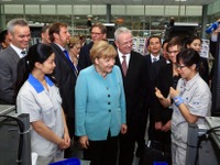 VW の中国工場、独メルケル首相が訪問…最先端の生産現場を見学 画像
