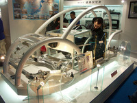 【東京モーターショー05】ドライバーの体格差をカバーする最終兵器!? 画像