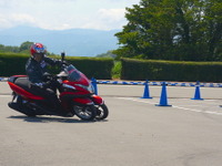 【ヤマハ トリシティ 発表】1週間で約2000台受注…ミスキャンパスも取り込み若者へアピール 画像
