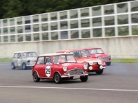 クラシックカー70台がサーキットを走行…2年目も無事開催、戦前のクルマも 画像