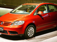 【VW ゴルフ プラス 日本発表】ライバルをあえてあげると 画像