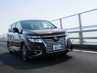 【日産 エルグランド スマートルームミラー装着車 試乗】普通のミラーに戻れなくなるクリアな後方視界、ビッグマイナーで3つの大変化…萩原文博 画像