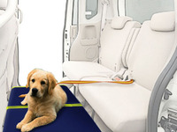 【インターペット2014】ワンちゃんが主役…ドライブ中もVIP待遇できるカーグッズ 画像