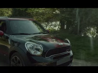 MINI JCW クロスオーバーが登場するMV…ゴーゴン・シティ［動画］ 画像