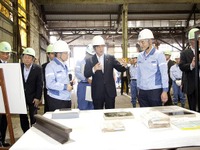 安倍首相、新日鉄住金・八幡製鉄所の「明治日本の産業革命遺産」を視察 画像