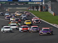 【アウディ R8 LMS CUP 第2戦】アンドレ・クートが1度も首位を譲ることなく完勝、俳優 岩城滉一氏は17位完走 画像