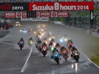 【鈴鹿8耐】再度大雨が降り注ぐ…転倒マシン続出でセーフティカー導入 画像