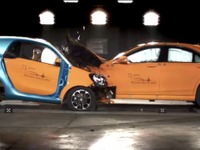 スマート フォーツー 新型、メルセデス Sクラスと前面衝突テスト［動画］ 画像