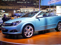 【東京モーターショー05】写真蔵…オペル アストラ ツイントップ 画像