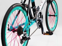 58万円の本気…スーパーGT初音ミク号そのままの軽くて速い自転車 画像