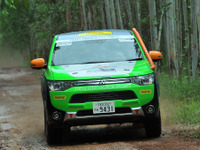 【アジアクロスカントリーラリー14】三菱 アウトランダー PHEV、マッド路面に足止めもタイムアウトせずにゴール 画像