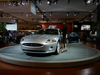 【東京モーターショー05】写真蔵…ジャガーXK  はお手頃? 画像