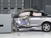 【IIHS衝突安全】クライスラーの新型セダン、200…トップセーフティピック＋に認定 画像