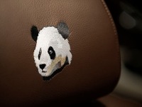 【成都モーターショー14】ロールスロイスにパンダと笹の葉？　中国専用 ゴースト 画像