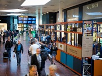 初対面の人と料理をシェアするレストラン、コペンハーゲン空港に 画像