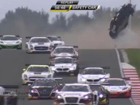 ランボルギーニ ガヤルド、レースで大事故…宙を舞う［動画］ 画像