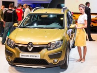 【モスクワモーターショー14】ダチアの小型ハッチ、 サンデロ にSUV…ルノー版が登場 画像