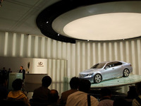 【デトロイトモーターショー06】レクサス LS、4.6リットルV8エンジンを搭載 画像