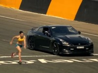 日産 GT-R、女性アスリートと加速競争［動画］ 画像