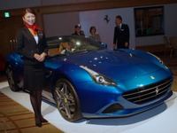 フェラーリ嬢もニッコリ…輸入車販売ニコルの独自モーターショーが盛況 画像