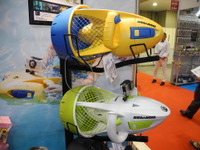 【ギフトショー14】シースクーター、時速4kmで水深30mの水中散歩が可能 画像